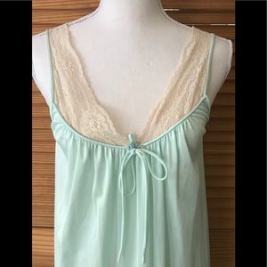 💚Vintage VAL MODE night gown